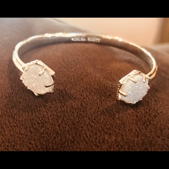 Kendra Scott Jewelry - Kendra Scott bangle bracelet gold